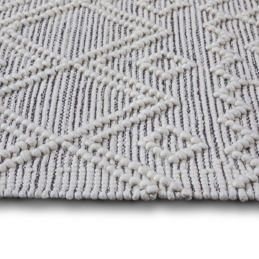 Jeffers - 8' X 10' Area Rug - Brown / Ivory