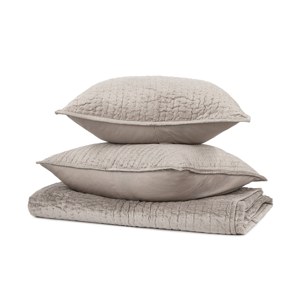 Bari - Velvet Quilt - Pebble