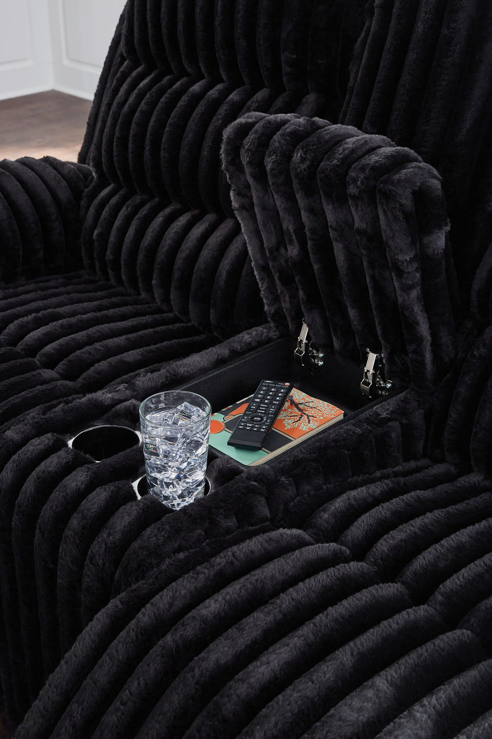 Rhine Falls - Double Reclining Power Loveseat With Console - Onyx