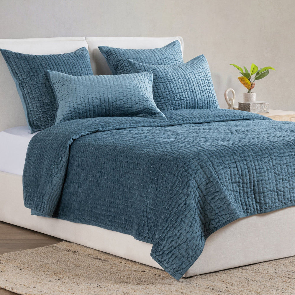 Bari - Velvet Quilt - Stone Blue