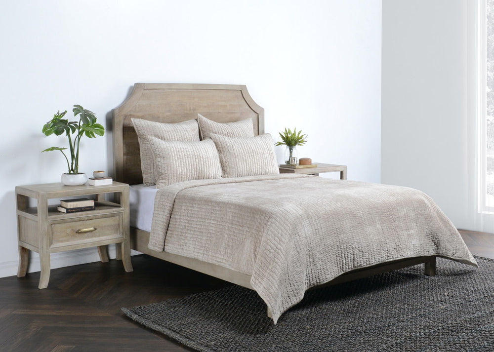 Bari - Velvet Quilt - Pebble