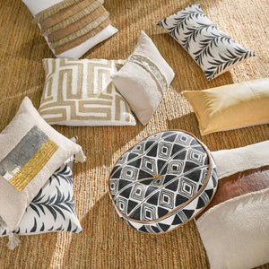 Mateo - 22" x 22" Pillow - Metallic Gold / Ivory