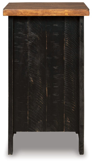 Valebeck - Chair Side End Table - Black / Brown