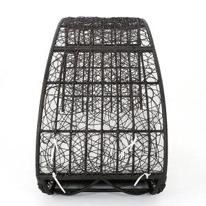 Abigal - Outdoor Wicker Daybed With Cushion
