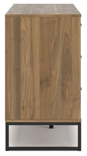 Deanlow - Six Drawer Dresser - Honey