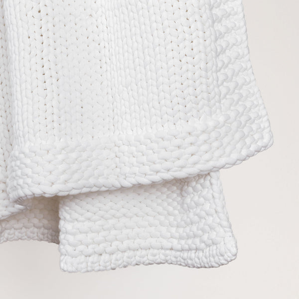 Dyne - 50" x 70" Throw - White