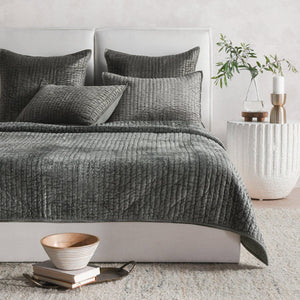 Bari - Velvet Quilt