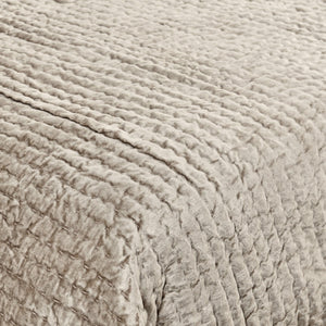 Bari - Velvet Quilt Set
