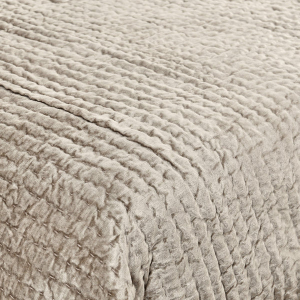 Bari - Velvet Quilt Set