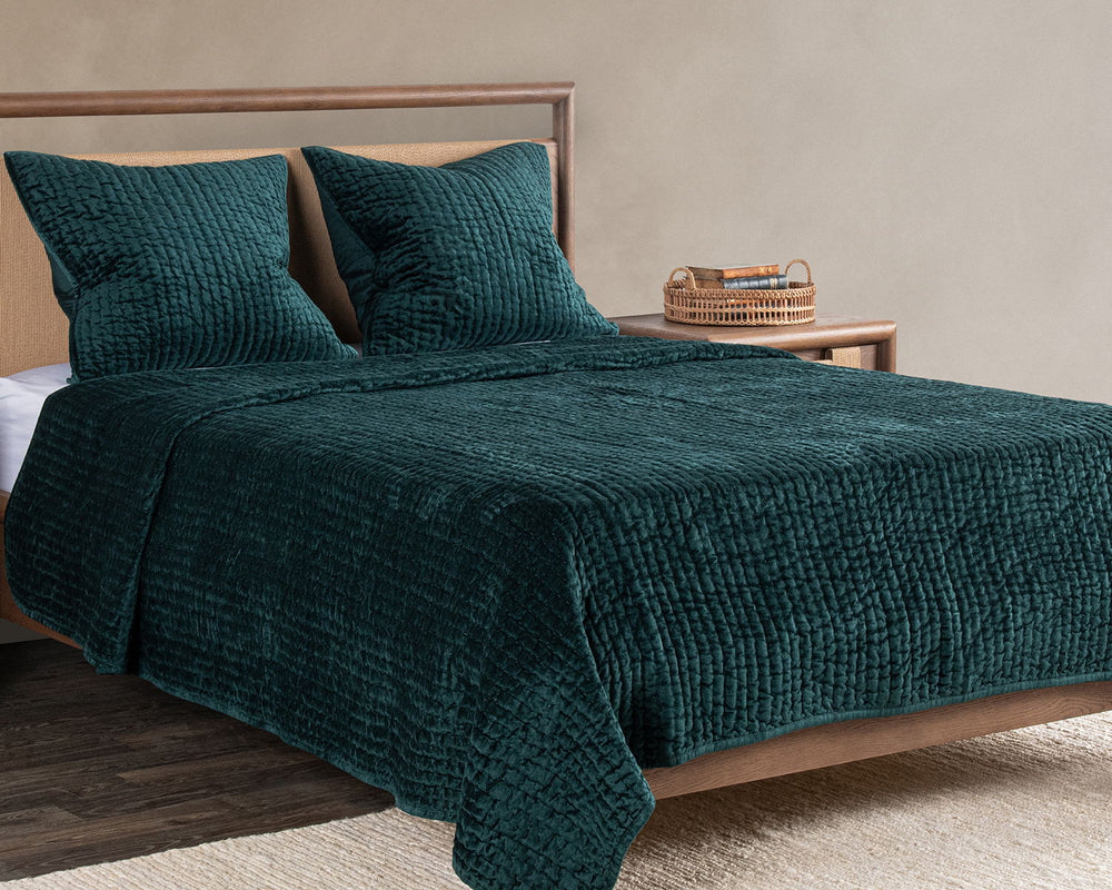 Bari - Velvet Quilt - Emerald