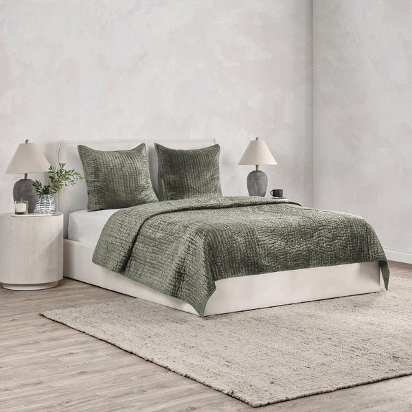 Bari - Velvet Quilt Set