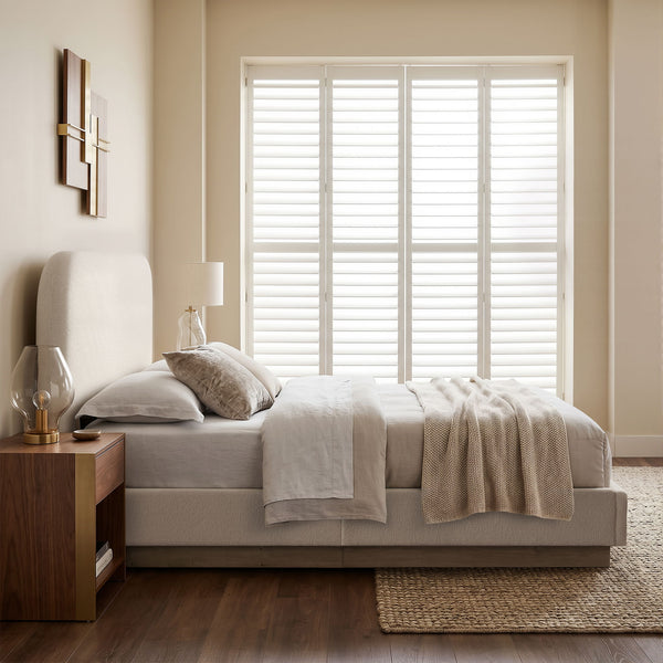 Linton - Queen Size Upholstered Platform Bed - Cream White / Light Grey / Camel Oak