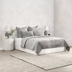 Bari - Velvet Quilt - Gray