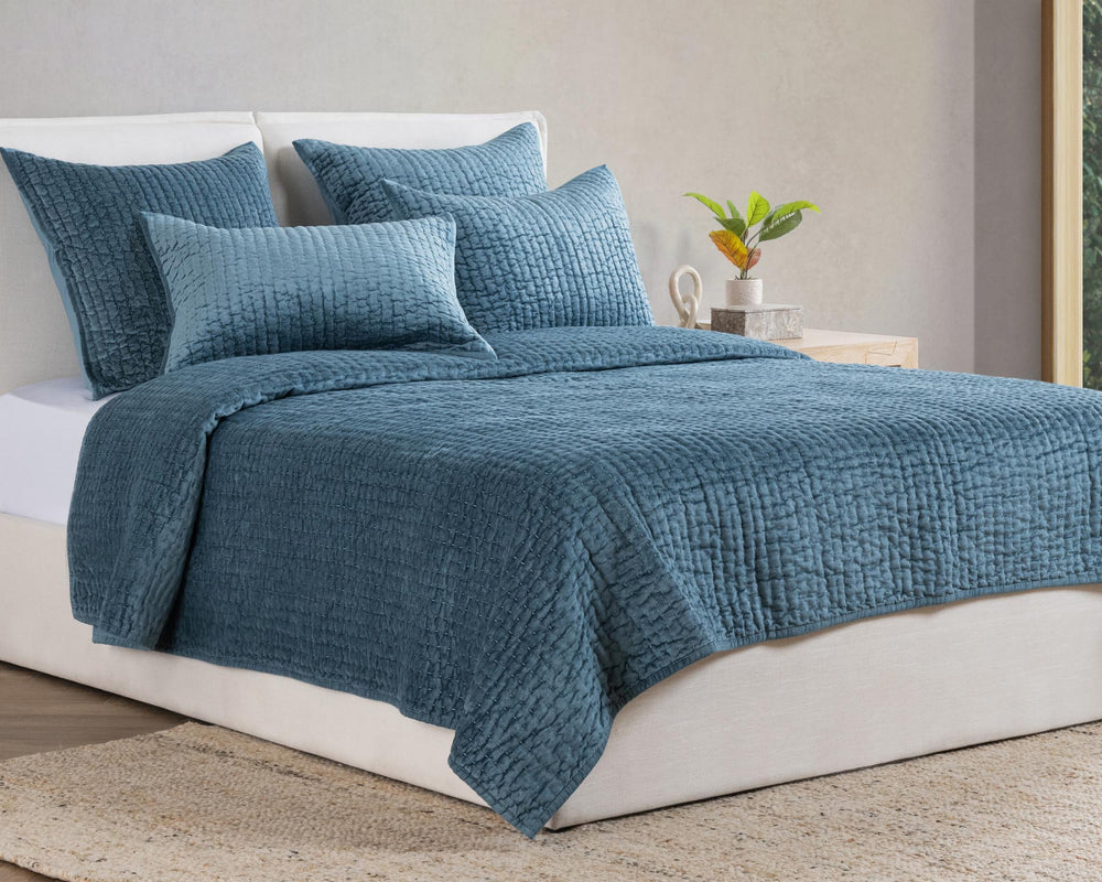 Bari - Velvet Quilt - Stone Blue